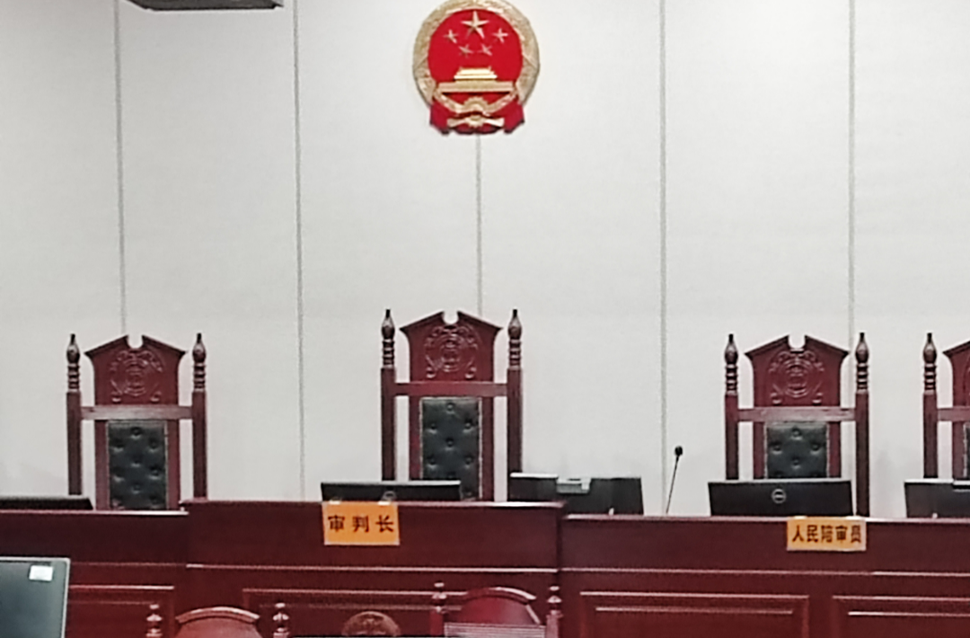 流浪狗窜入咬伤顾客，涉事公司被判赔偿误工费