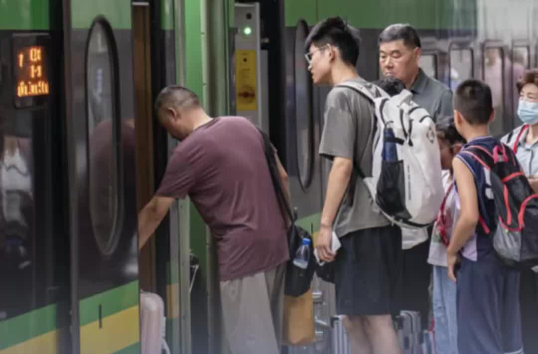这趟列车睡一觉到深圳，深港打卡党直呼“捡到宝”