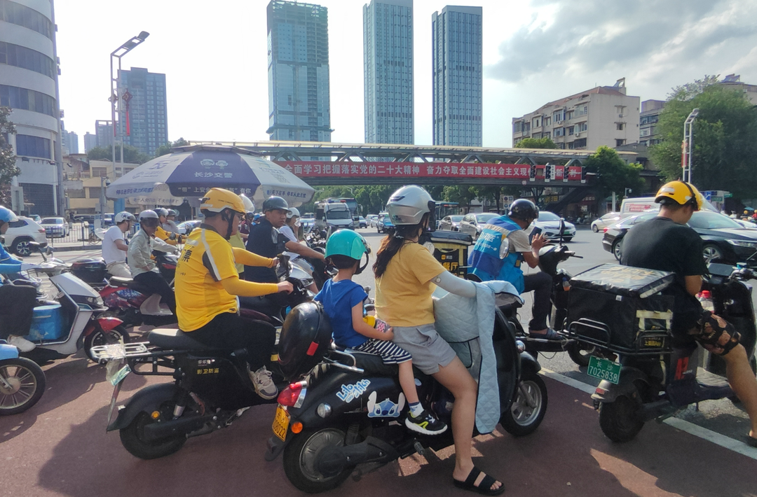 被外賣騎手撞了誰賠償？法院：平臺負(fù)責(zé)，外賣員個人不擔(dān)責(zé)