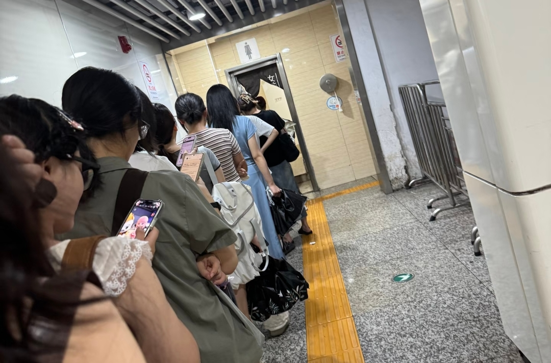 到哪女廁都排隊(duì)？記者調(diào)查：長沙已在優(yōu)化，調(diào)整廁位比例，打造特色衛(wèi)生間