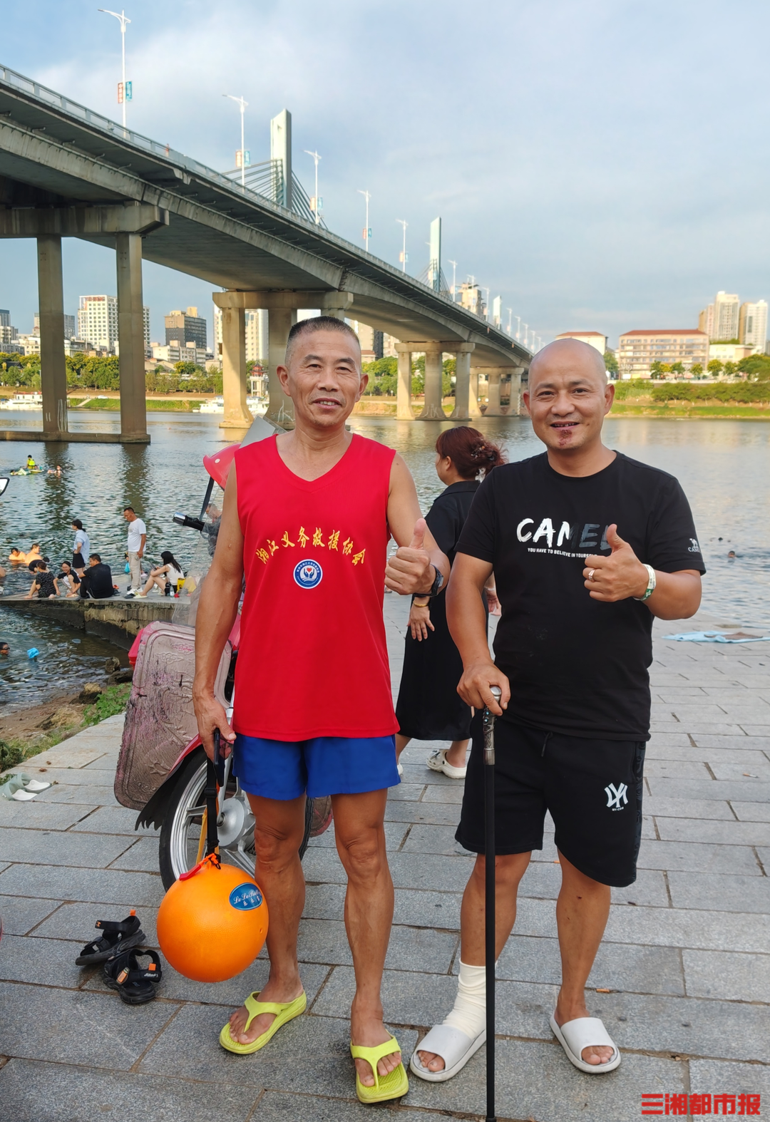 26℃｜急流中的托舉，59歲保安大叔一天兩度躍江救人