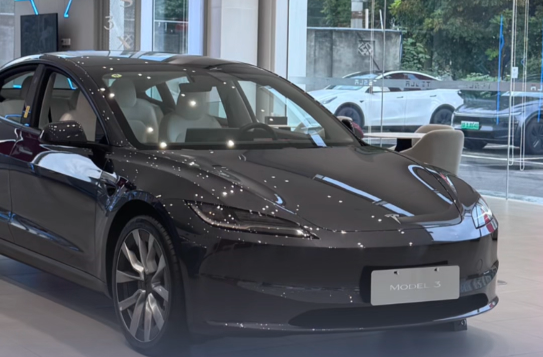 上市一个月内降价1万元，特斯拉Model 3新车型降至25.95万元