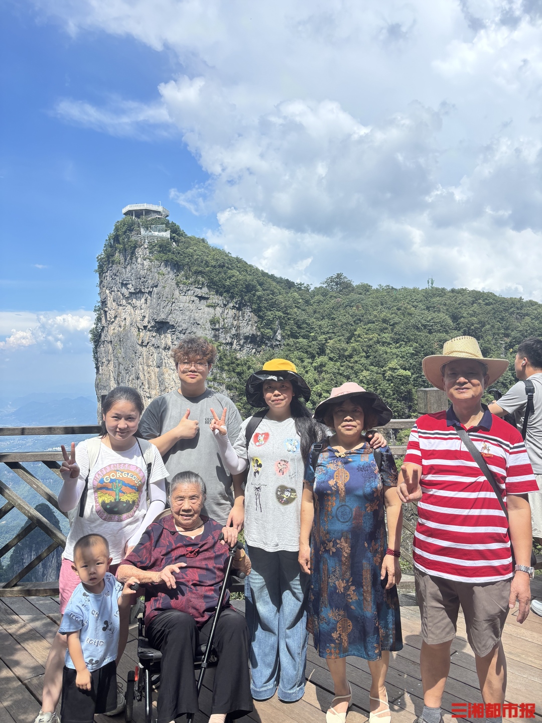 “00后”外孫用三年時(shí)光，帶95歲外婆游祖國(guó)河山
