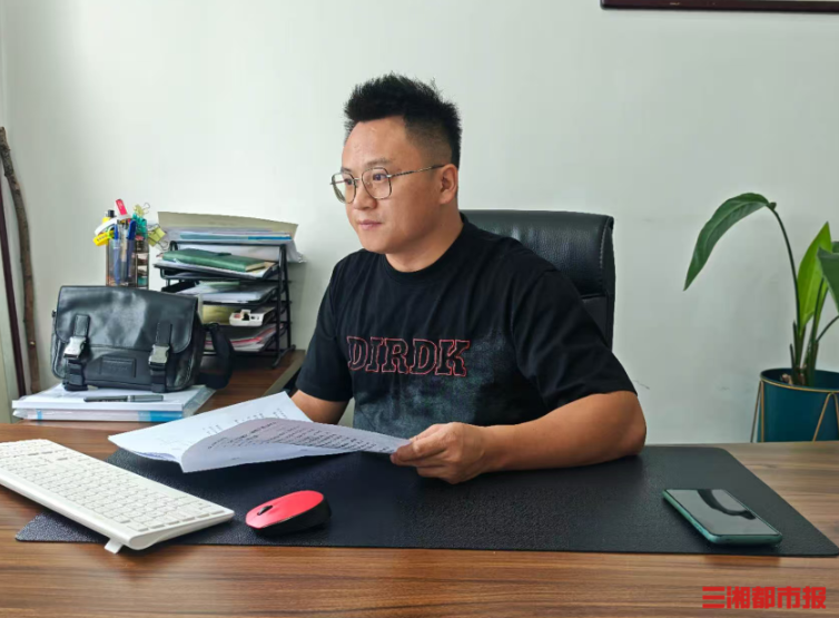 26℃丨“我也曾是被照亮的人！”小伙用殘缺的手為5000殘友托舉夢想