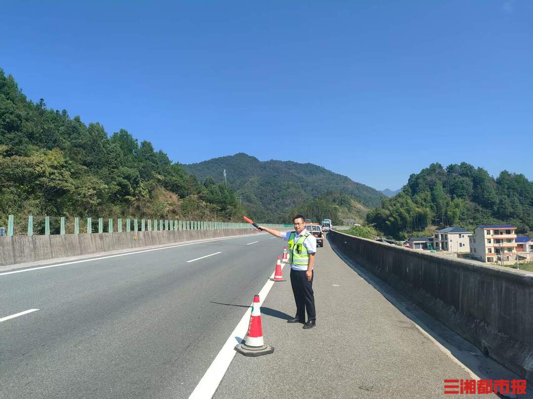 大巴车突发故障致28名乘客滞留，益阳高速10分钟完成处置