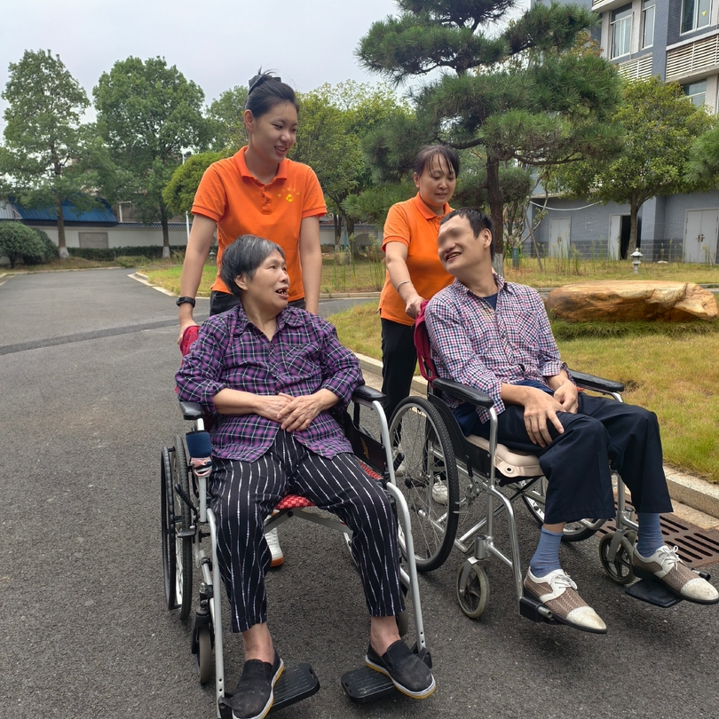 “家庭共生”照护模式，破解养老机构“分离安置”困境