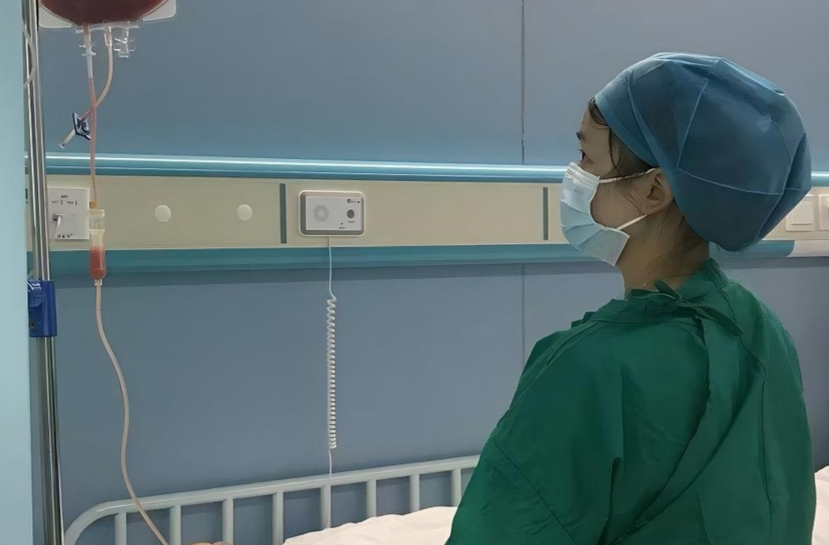 咳嗽8个月不问医只信AI，女子双肺出现空洞