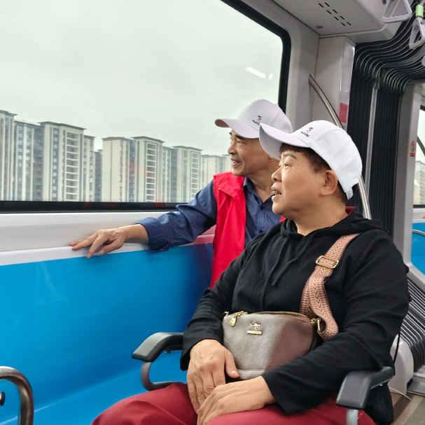 乘坐“云巴”游长沙！40位“轮友”实现空中看风景心愿