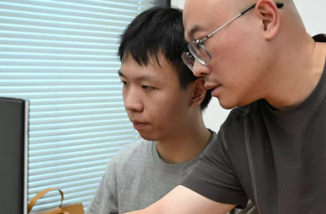 人生半路“重启”，折翼的他为120余家企业装上“AI引擎”