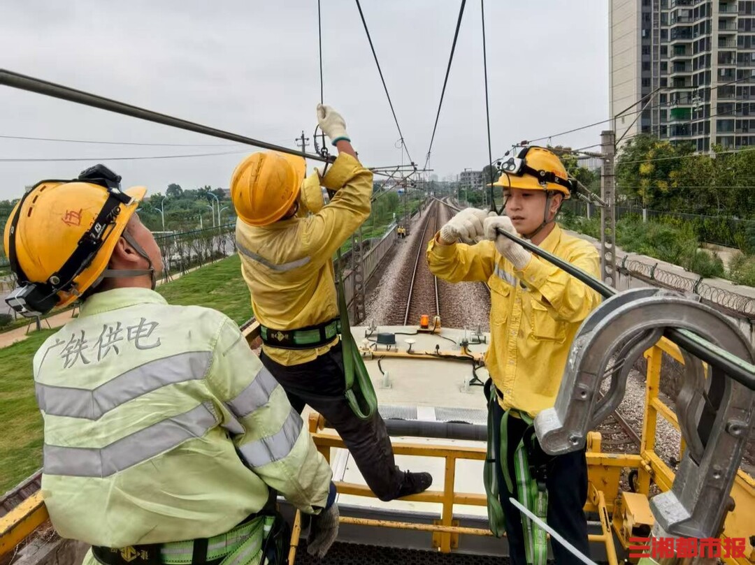 服役24年设备假期前完成升级，“钢铁巨臂”硬核护航京广线