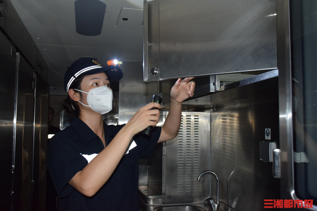 干净又安全，长沙动车所开启103列动车组“大体检”