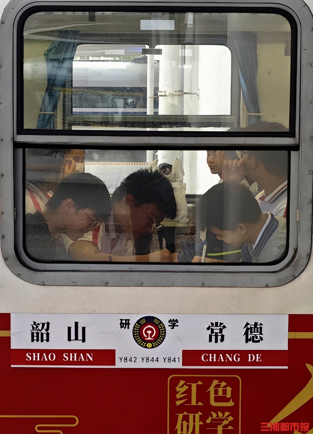 今年第100趟“我的韶山行”专列从常德启程