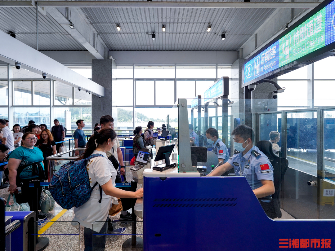 口岸出入境客流预计达4万人次，湖南边检发布国庆中秋假期通关提示丨嗨FUN十一