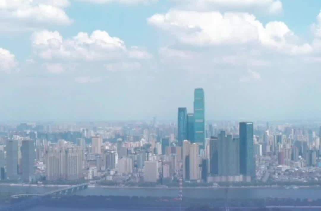 长假首日旅游热潮空前,红色景点与深度游火爆 | 嗨FUN十一