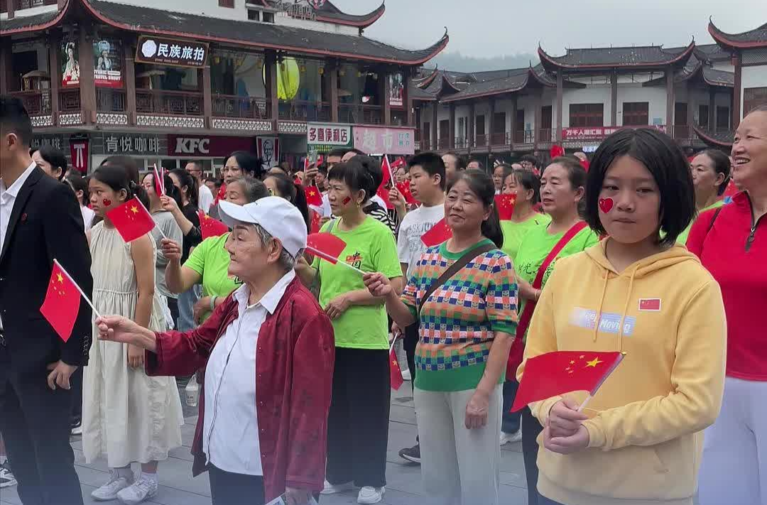 千人合唱庆华诞,张家界非遗活动热闹非凡  |  嗨FUN十一