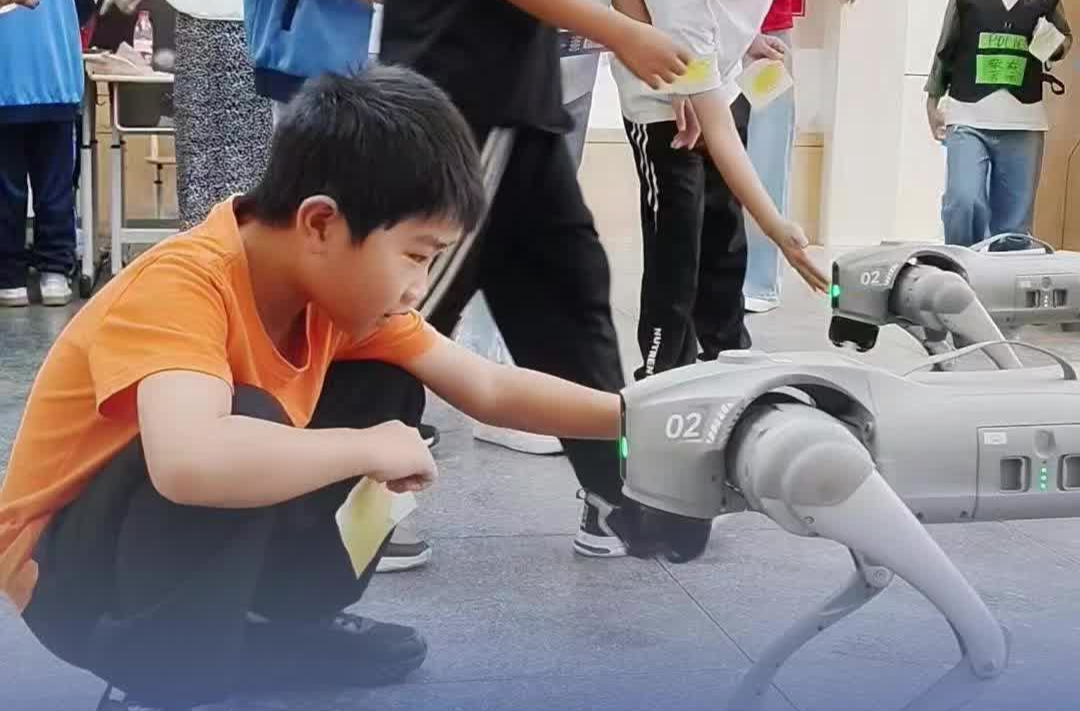 机器人跳舞庆国庆,小学科技节玩出向往 |  嗨FUN十一