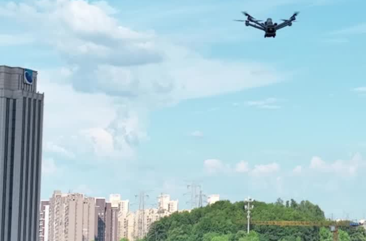 在长沙遇无人机喊话请留意，假期“空中交警”全部上岗