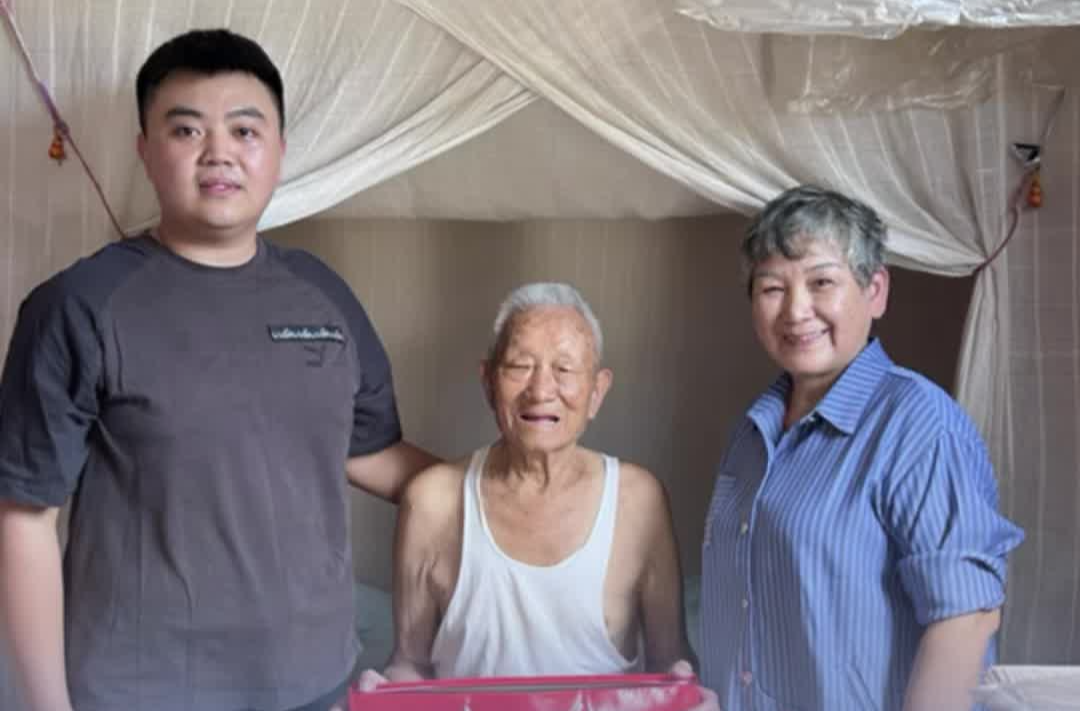为山区老人理发送月饼，公益人的假期忙碌又温暖