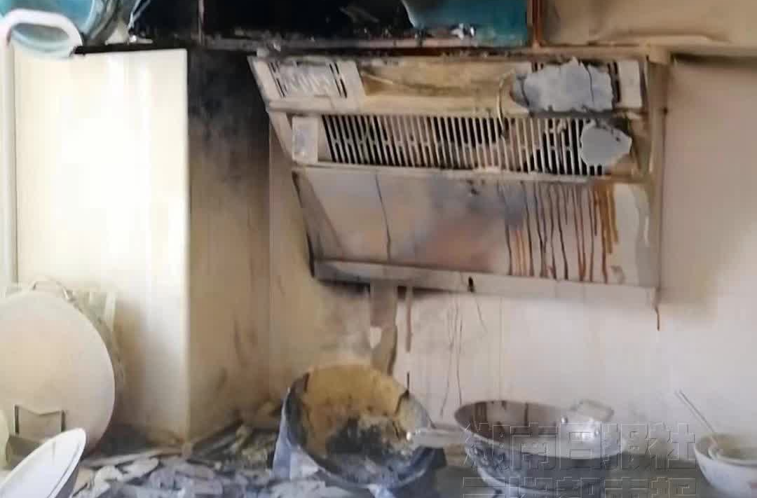 居民家中炼猪油起火，物业及时救援零伤亡