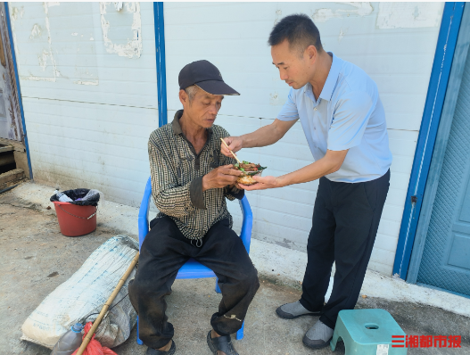 三地志愿者爱心接力，助离家25载的老人团圆｜26℃