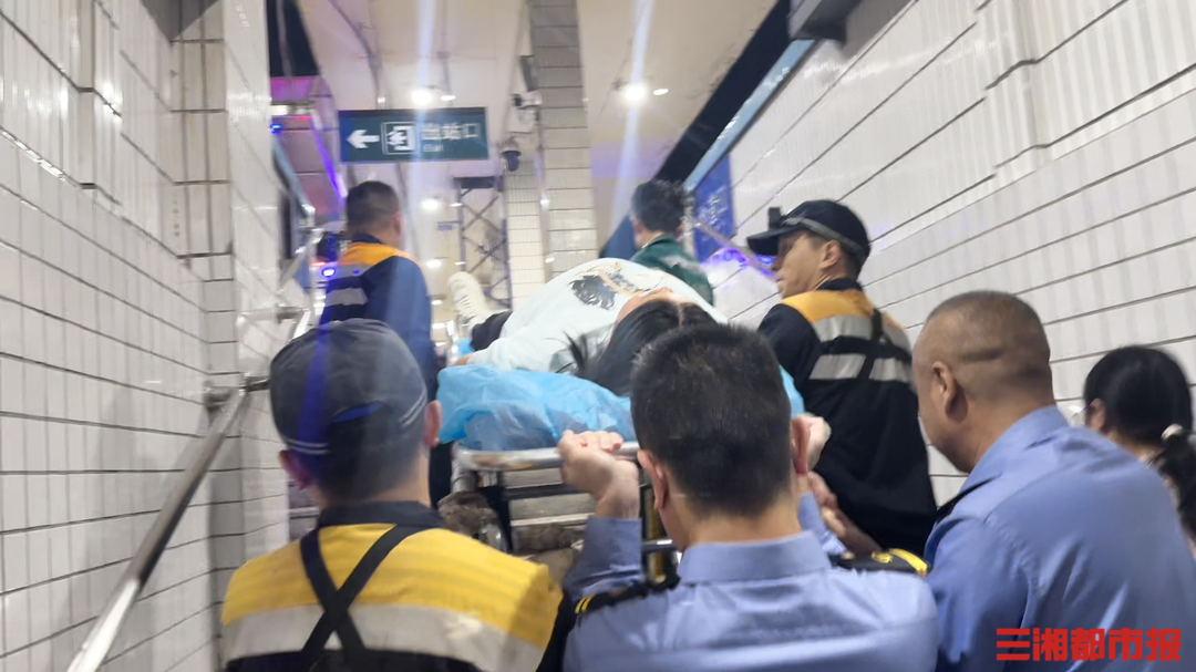乘客孕妇突遇临产，列车临时停车上演爱心救援