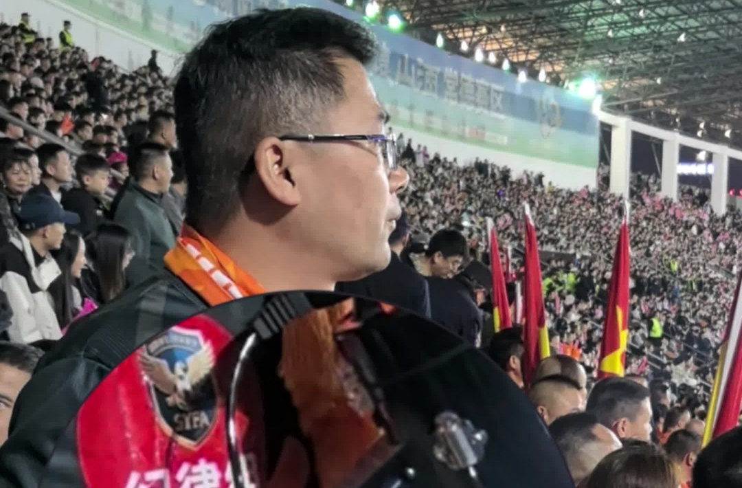 讲文明有纪律观赛邵阳球迷把常德喊成“主场”