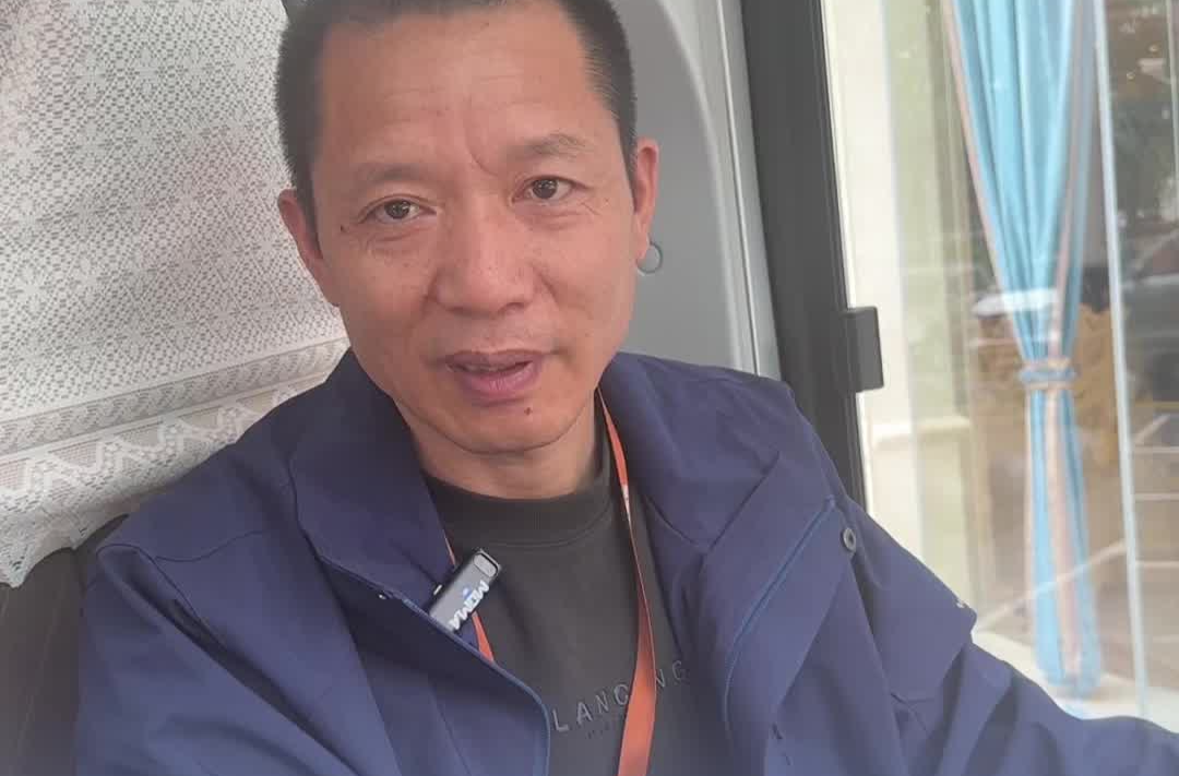 铁杆球迷司机开车免费接送为邵阳球队保驾护航