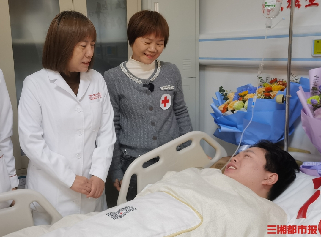 懂得生命的可贵，男护士为患儿二次捐献生命“火种”