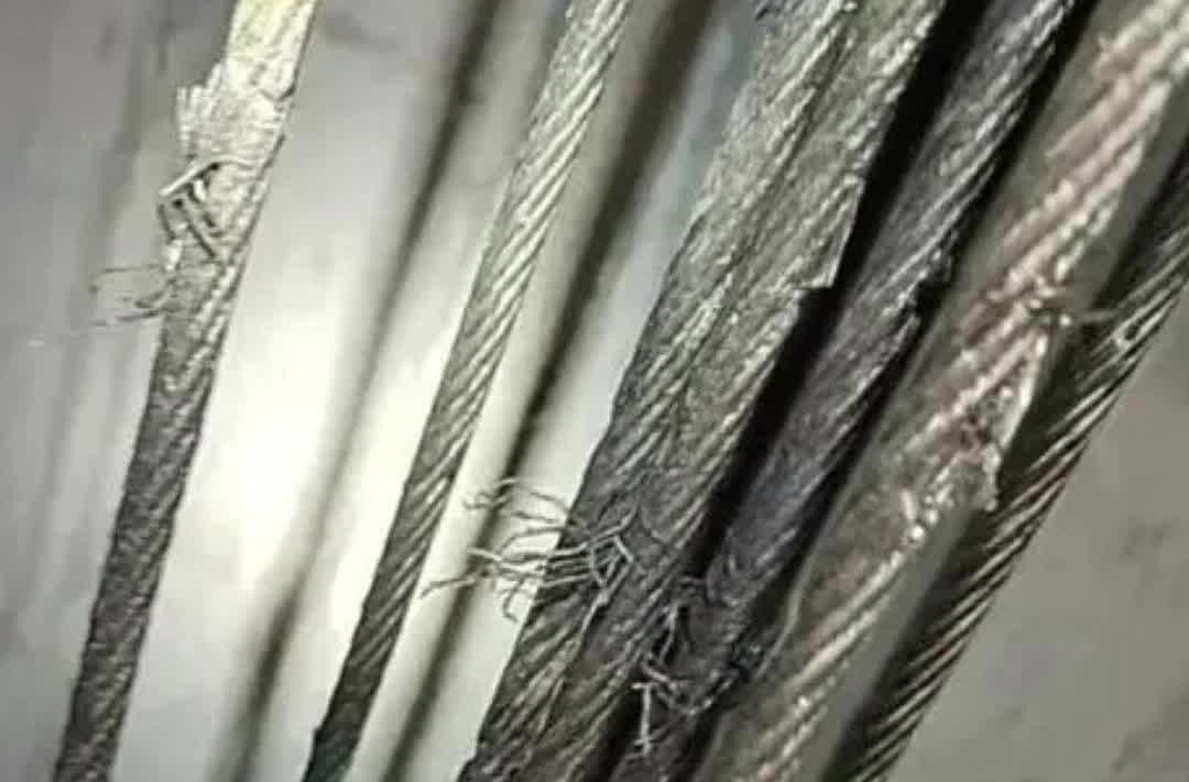 军哥说新闻丨物业更迭下 割裂电梯钢绳绝非选项(下)