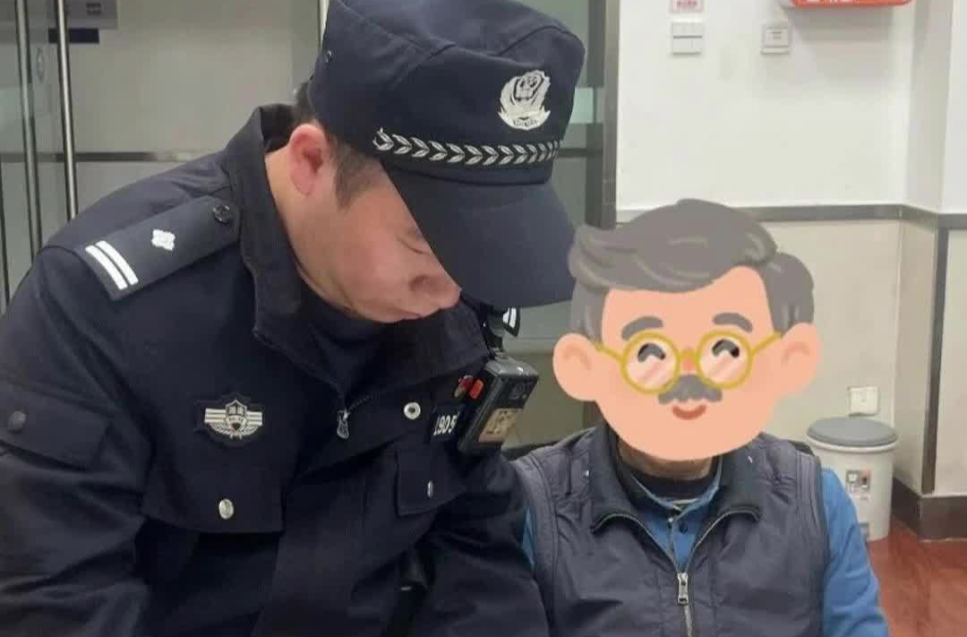 “客服”来电要扣费?七旬老人被远程控制转账,民警紧急拔卡保住102万元