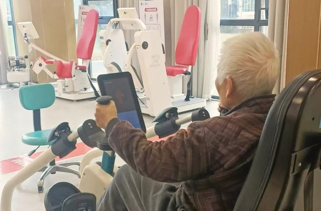 机器人变“工友”，养老“智慧”加码