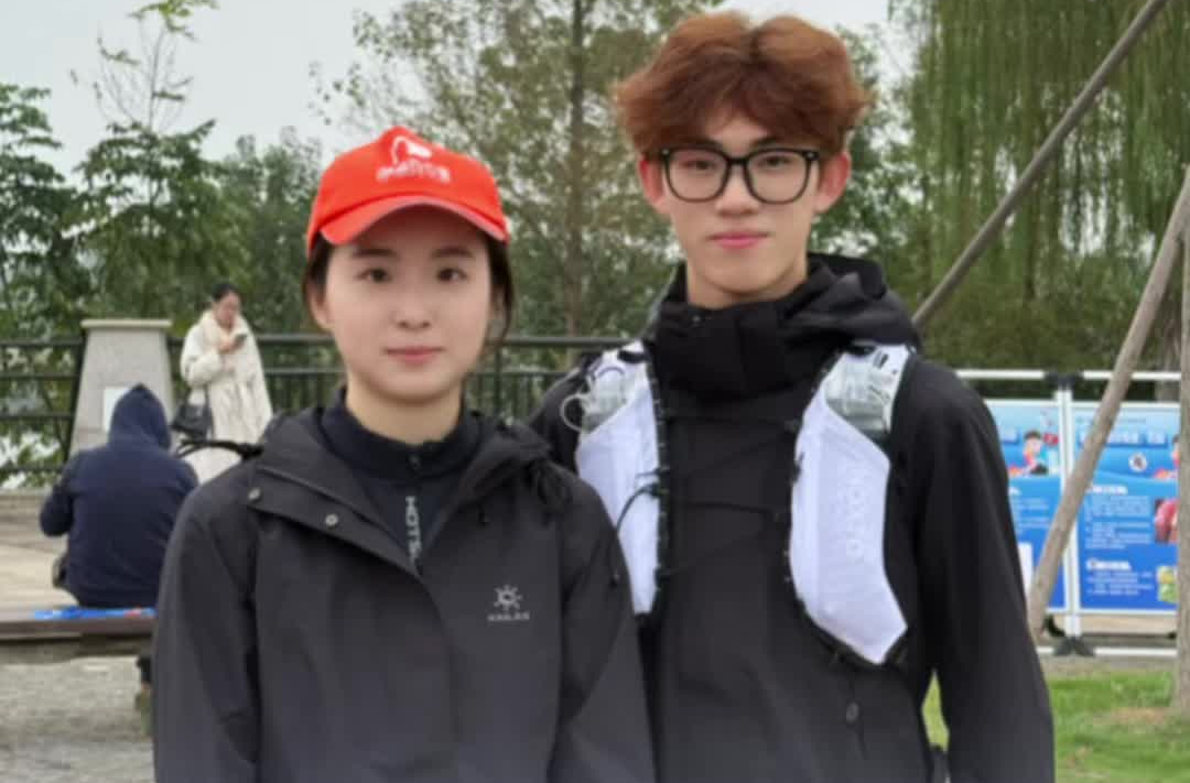 大一情侣首闯百公里，玩笑里藏满真心祝福