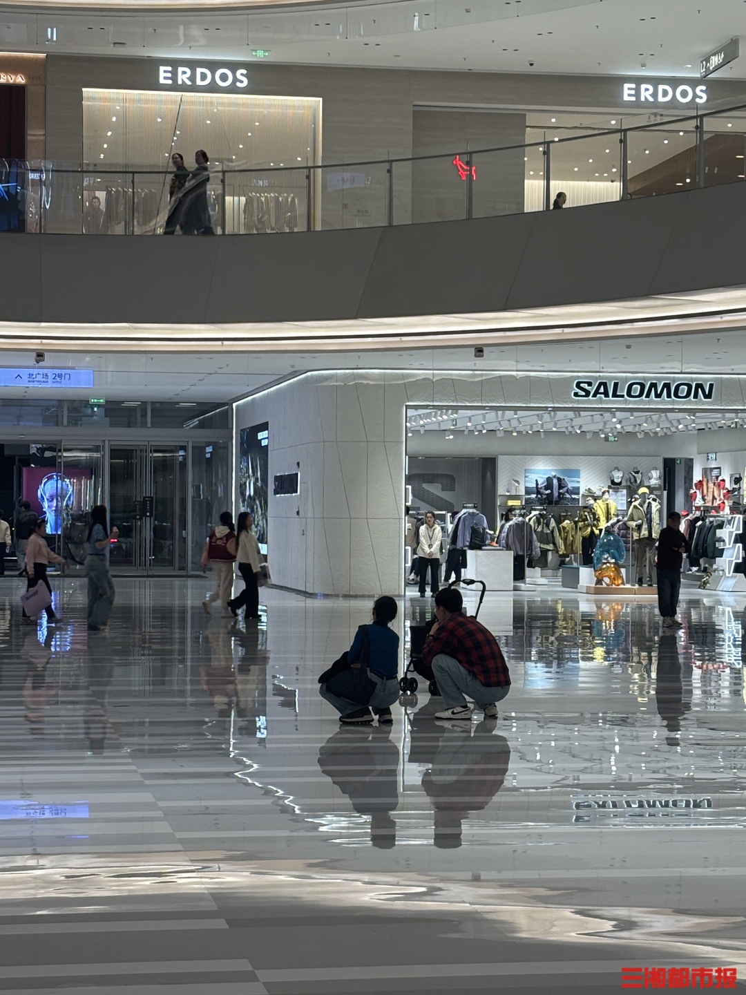 长沙商场“一座难求”“不够舒适”？记者调查：有商场座位已优化舒适度|消费新观察