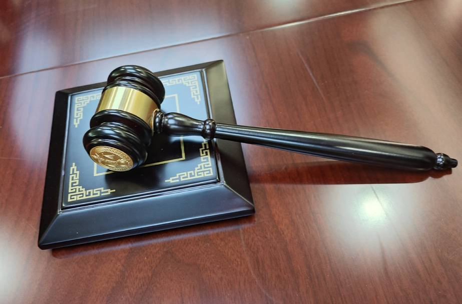 修车要求原厂配件却用了其他品牌，车主起诉获三倍赔偿