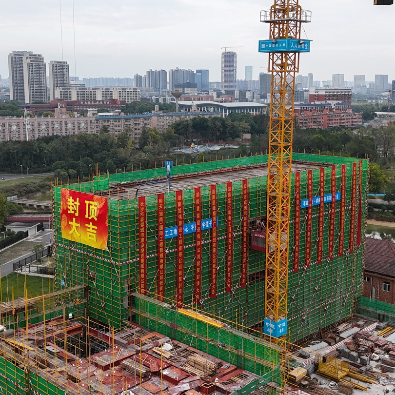 新增4400个学位！长沙湘郡培粹实验中学（隆平校区）首栋教学楼封顶丨读城