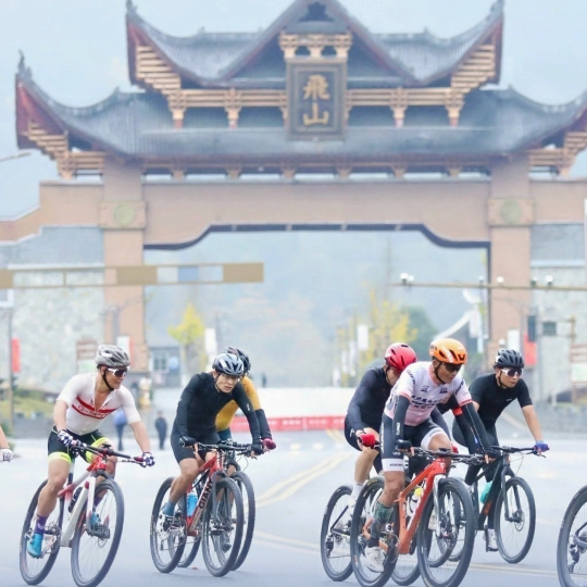 赴“梅”好骑行之约，全国400余名骑手驰骋靖州