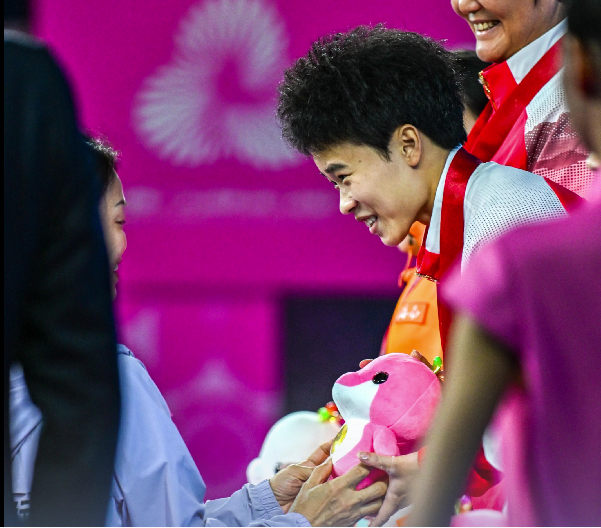 全运会开幕后湖南首金来了，举重名将侯志慧成功卫冕｜湘遇十五运会