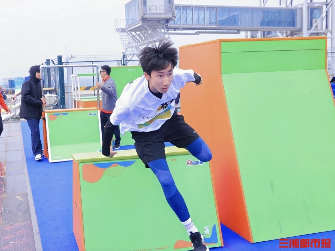 7年“飞檐走壁”，长沙14岁男孩摘得全国跑酷双冠