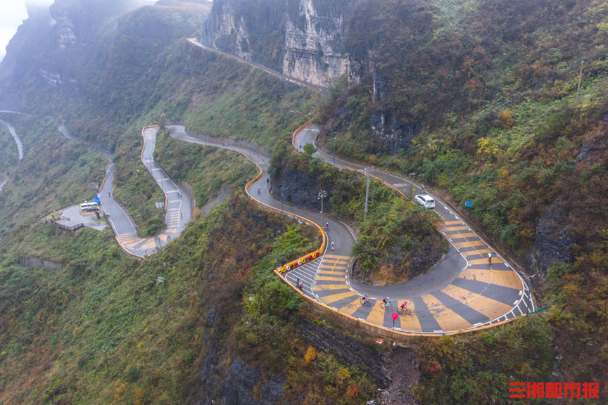 云海草原伴骑行，千人爬坡竞速湘西八面山