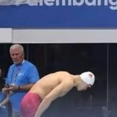 孙杨这一躬：敬坚守敬初心敬传承｜新闻犇一下