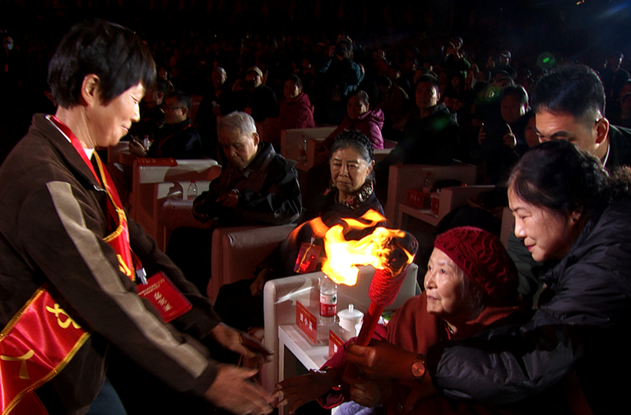 长征精神在桑植：“刘家坪火把夜”点燃传承之火