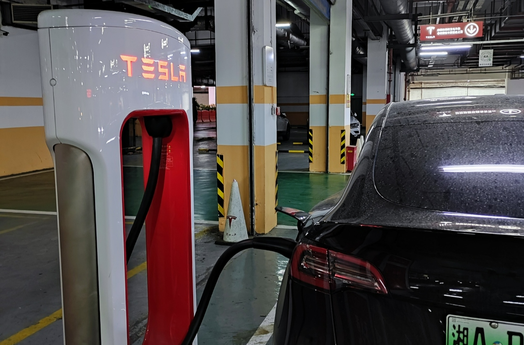 安装充电桩要经业主大会同意？业主起诉物业公司获法院支持｜小区大事