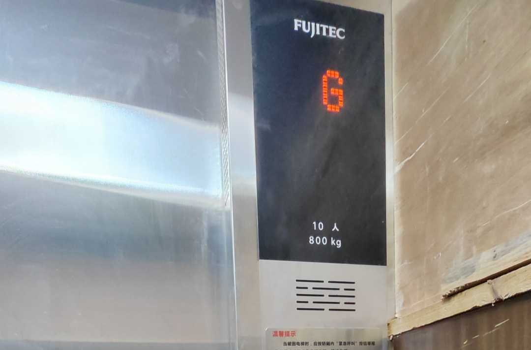 娱乐厅电梯拆除后仅用木板封堵，醉酒消费者误入坠井身亡