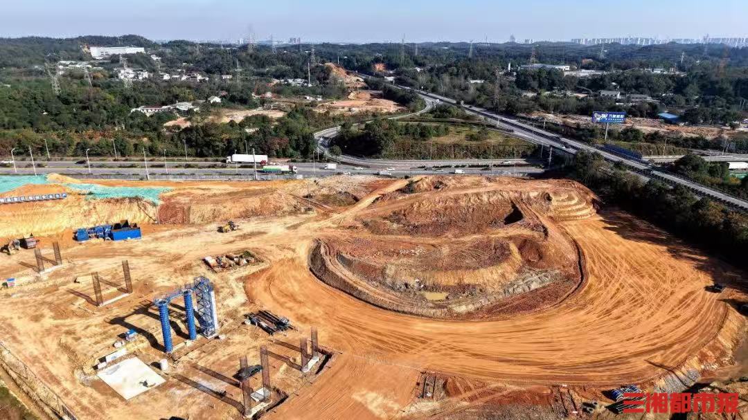 茶绕高速进入桥梁下构施工阶段，湖南首条“城高叠合”通道建设提速丨读城
