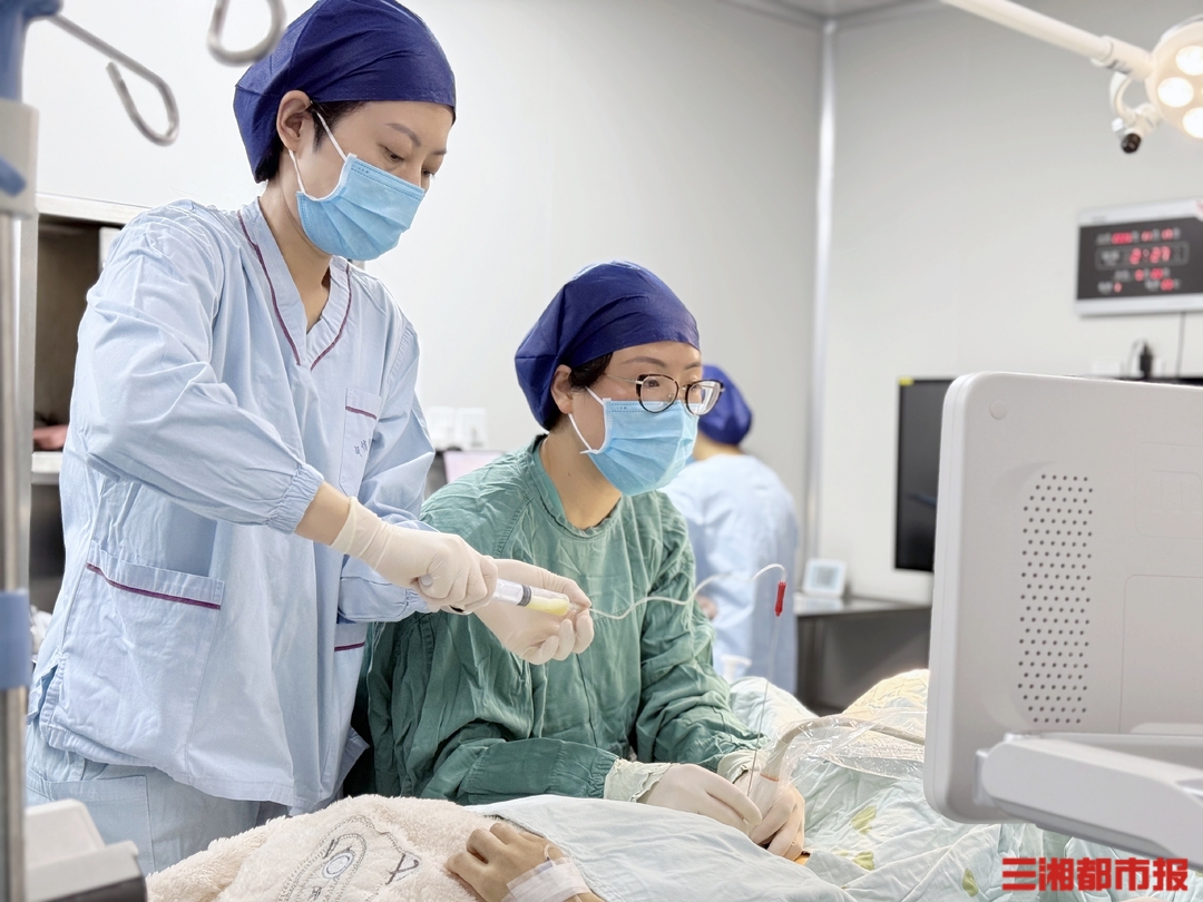 “精准拆弹”！孕早期突现柚子大卵巢瘤，创新手术保母子平安