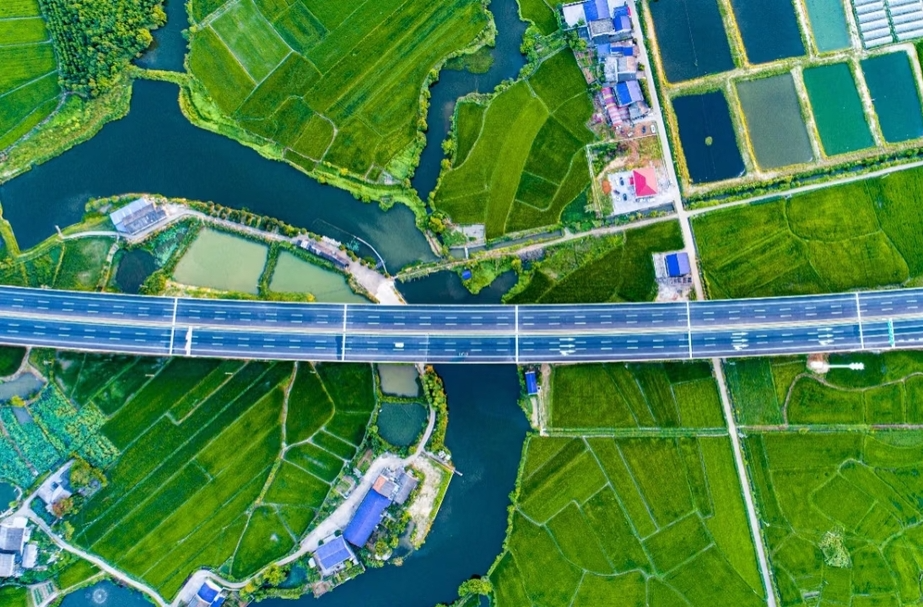 禁止摩托车驶入高速公路，鼓励建设地方特色服务区！湖南拟修订高速公路条例