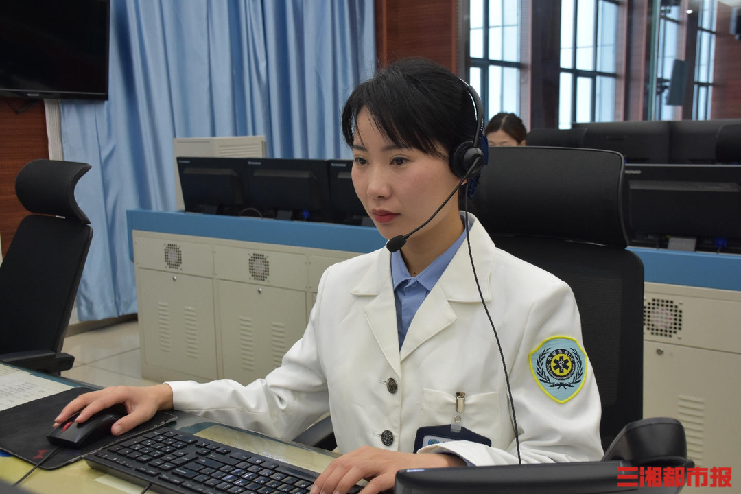 79岁老人糖油粑粑卡喉，120调度员电话指导“救人”