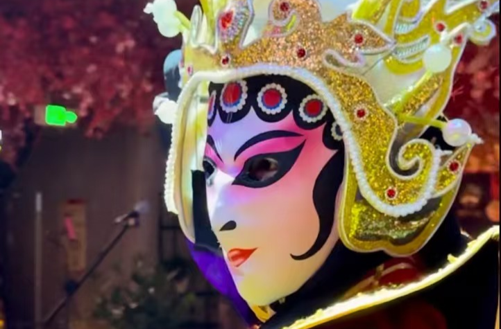 茶馆里的“变脸姑娘”：“00后”幼师跨界，让非遗技艺刚柔相济 