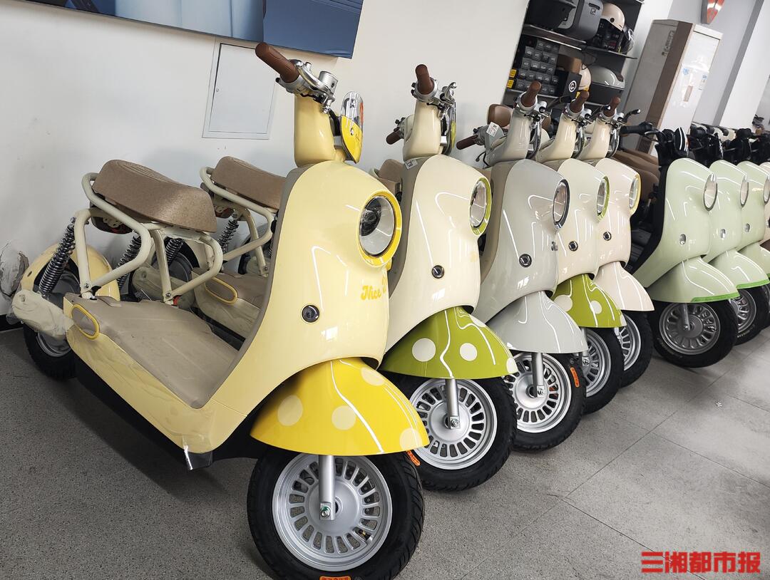 雅迪电动车致歉称车型设计考虑不周，相关车型长沙有售，有人因储物空间“劝退”