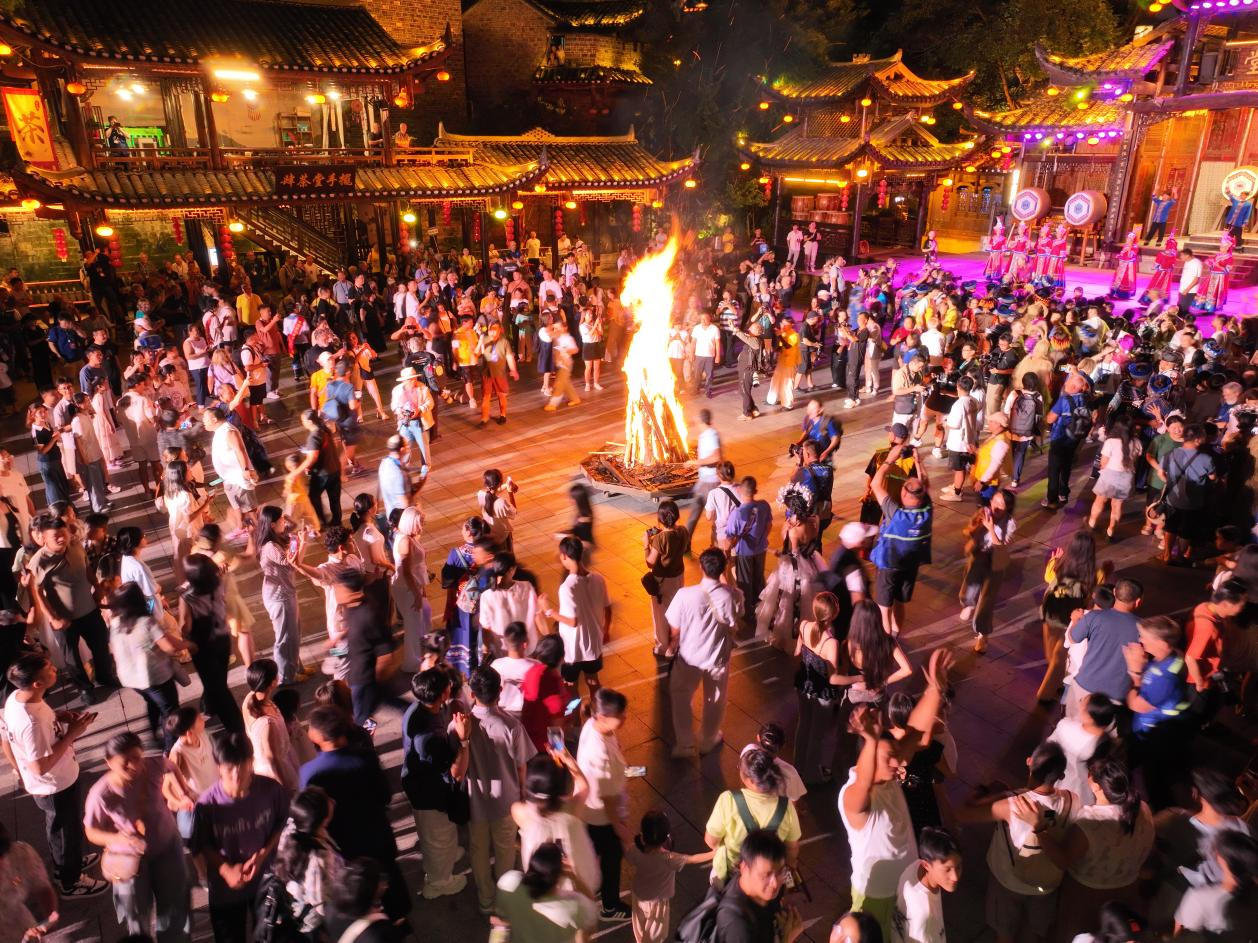 从“资源优而发展弱”到文旅振兴样板：芙蓉镇的逆袭之路